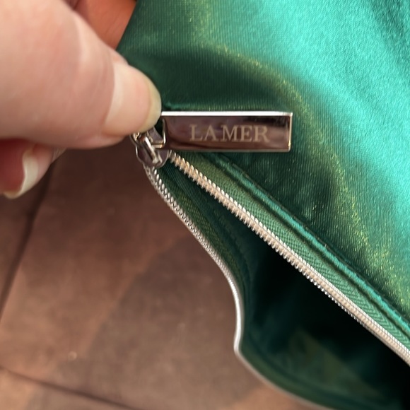 NWOT🆕 La Mèr satin green bag with zipper - Picture 5 of 5